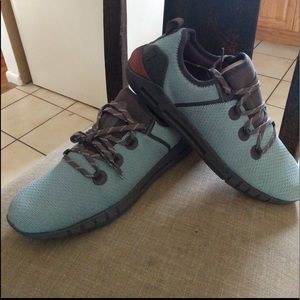 Brand new under Armour sneakers have I black too